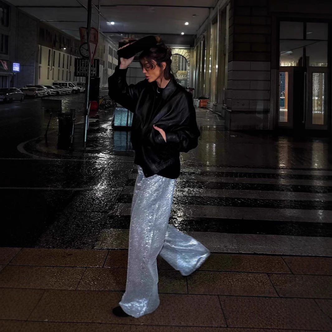 Ladies elegant leather jacket with relaxed fit and practical pockets Chic and Style