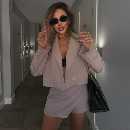 Chic und Stil cropped blazer and shorts set for women