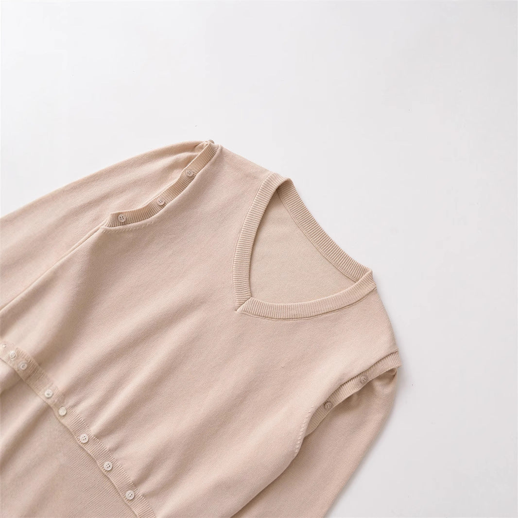 Pull en tricot pour femmes avec décolleté en V et boutons décoratifs Chic und Stil