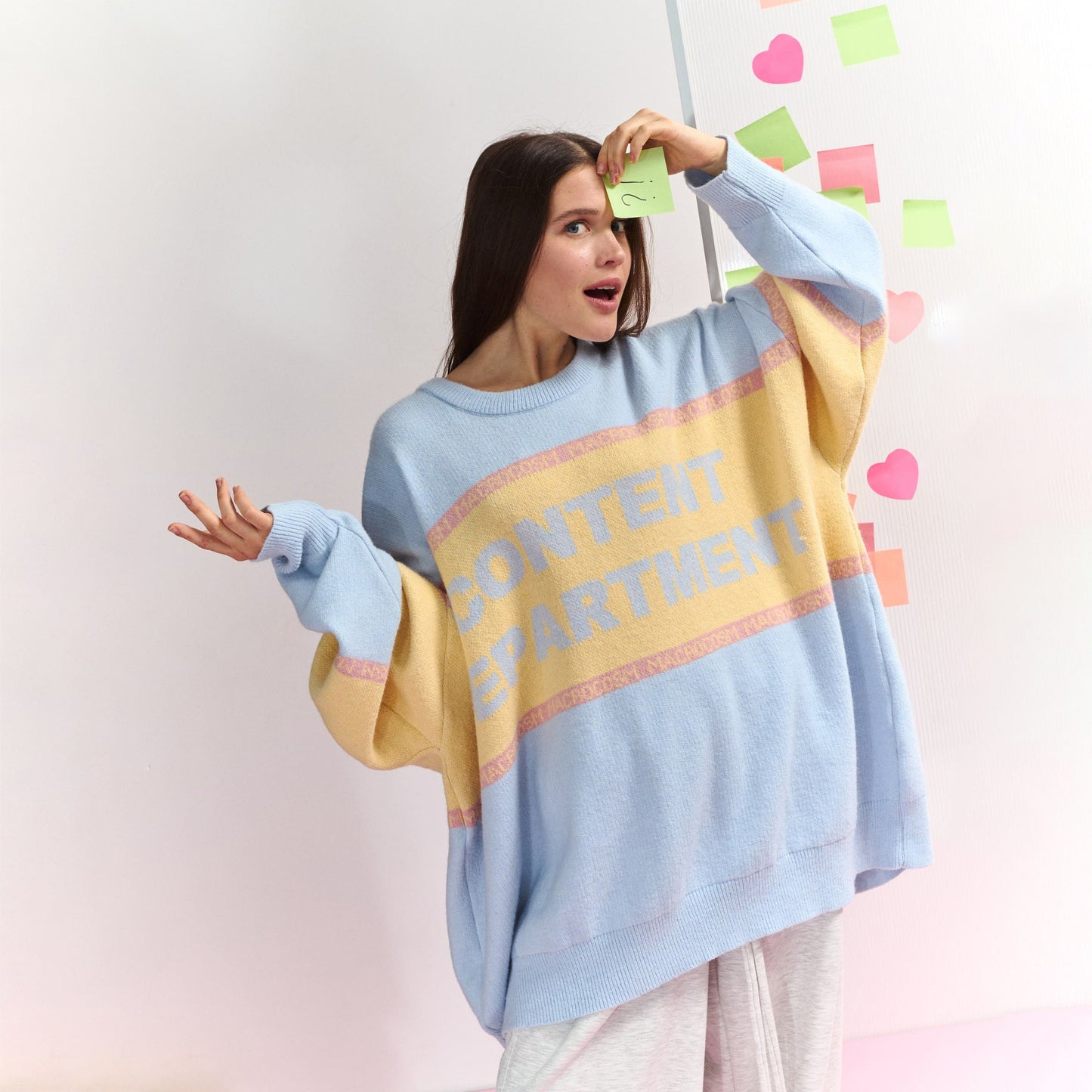 Dame Pull oversized avec inscription créative Chic und Stil