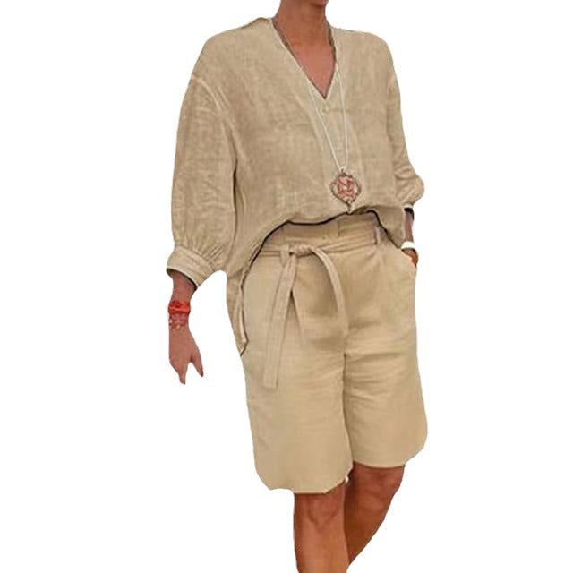 Tenue d'été décontractée pour femmes avec haut large et shorts Chic und Stil