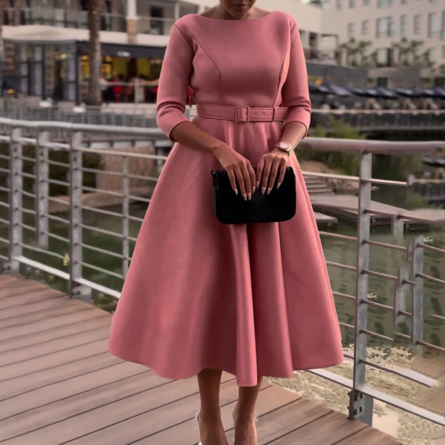 Robe élégante A-ligne pour femmes avec ceinture et manches ¾ Chic und Stil