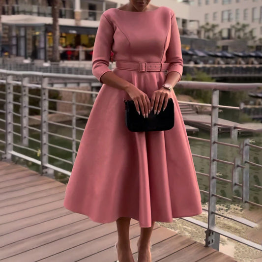 Robe élégante A-ligne pour femmes avec ceinture et manches ¾ Chic und Stil