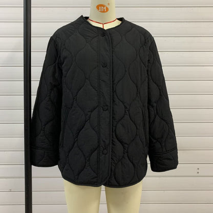 Quilted transitional jacket for women with practical pockets and round collar Chic and Style