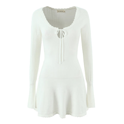 Pull en tricot pour femmes avec un élégant décolleté en V et un joli ourlet à volants Chic und Stil