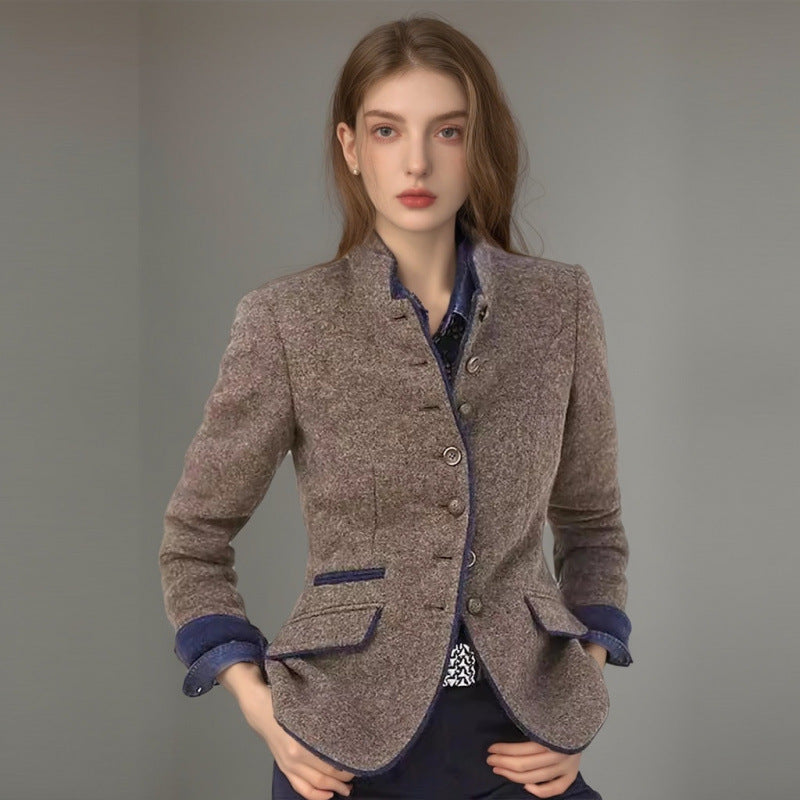 Elegant wool jacket for women with button details and chic cut Chic and Style