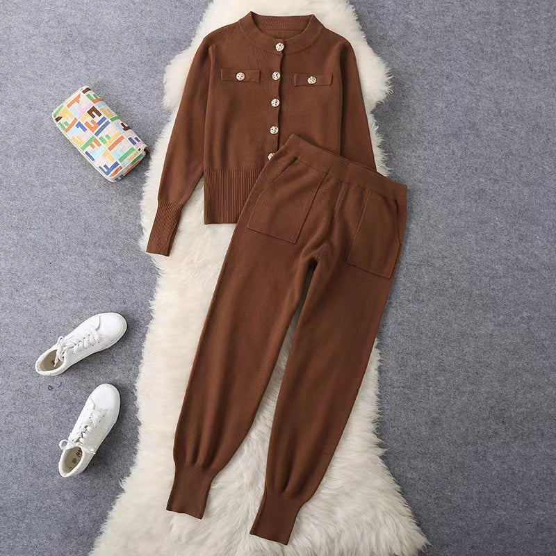 Dames ensemble en tricot élégant avec détails en boutons Chic und Stil