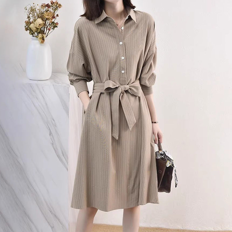 Robe midi à boutons pour femmes avec ceinture Chic und Stil