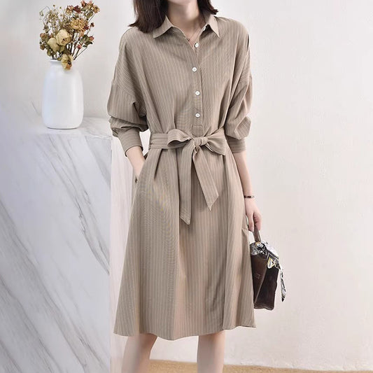 Robe midi à boutons pour femmes avec ceinture Chic und Stil