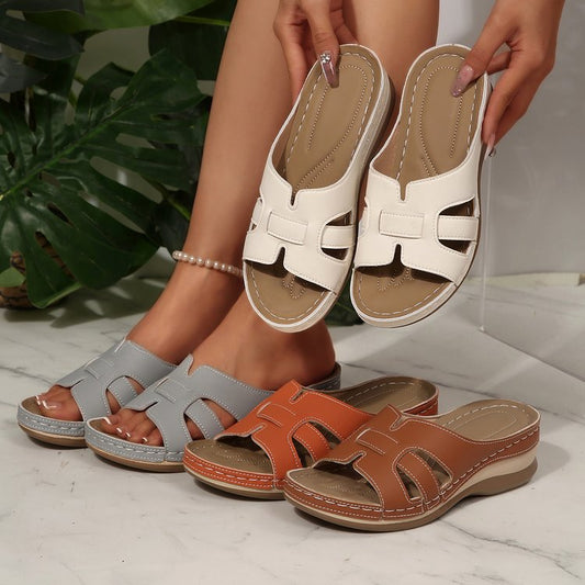 Sandales slip-on confortables pour femmes avec semelle anatomique et brides réglables Chic und Stil