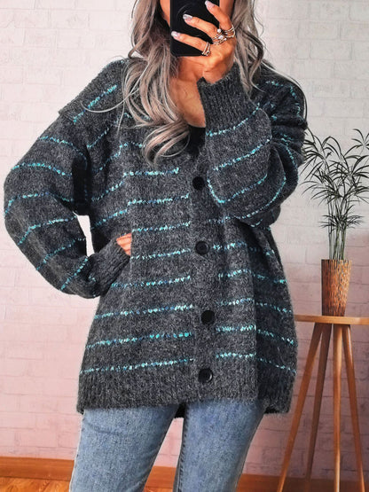Dames gros tricot cardigan avec des rayures contrastantes à la mode et des détails élégants de bouton Chic und Stil
