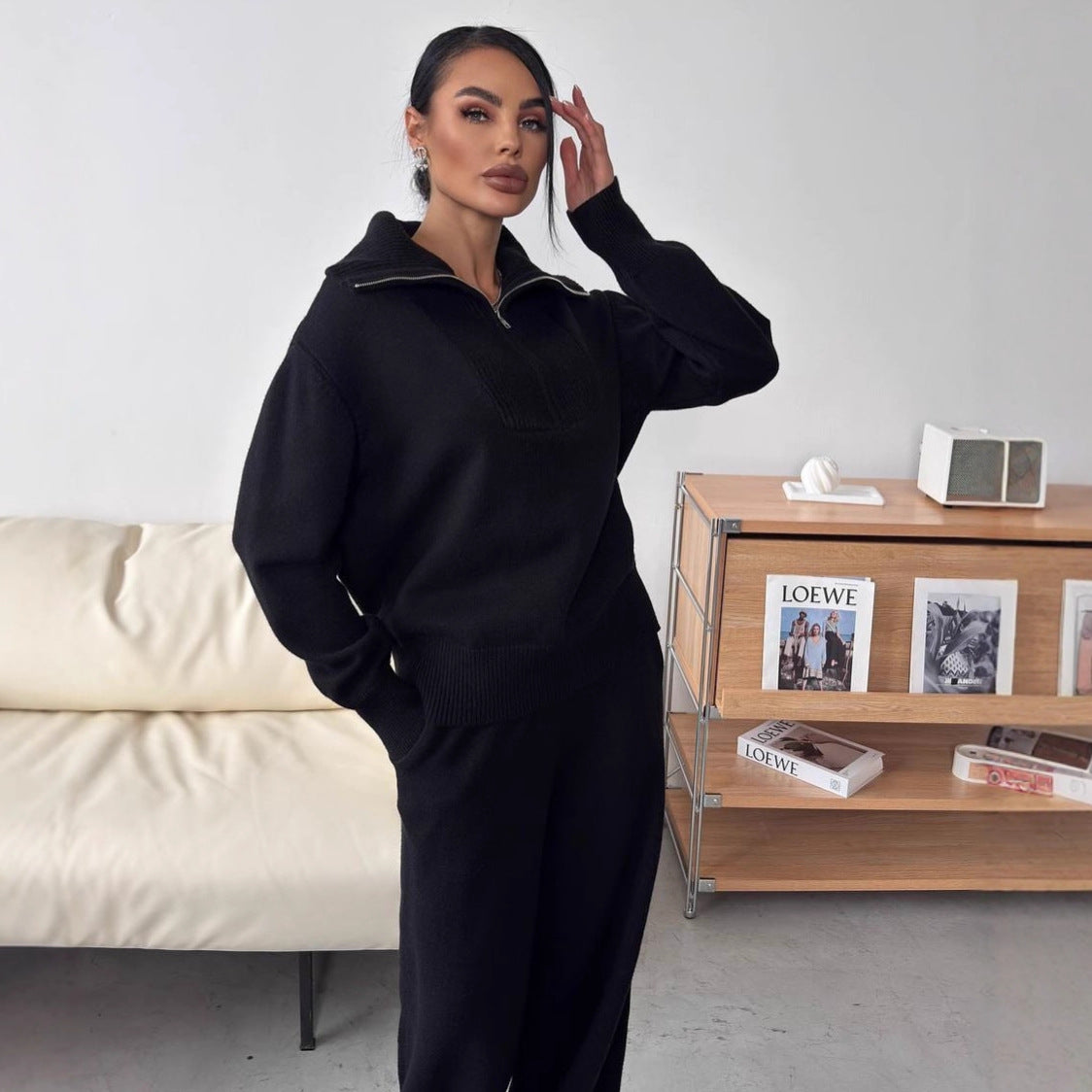 Women elegant knit sweater with half-zip and loose pants Chic und Stil