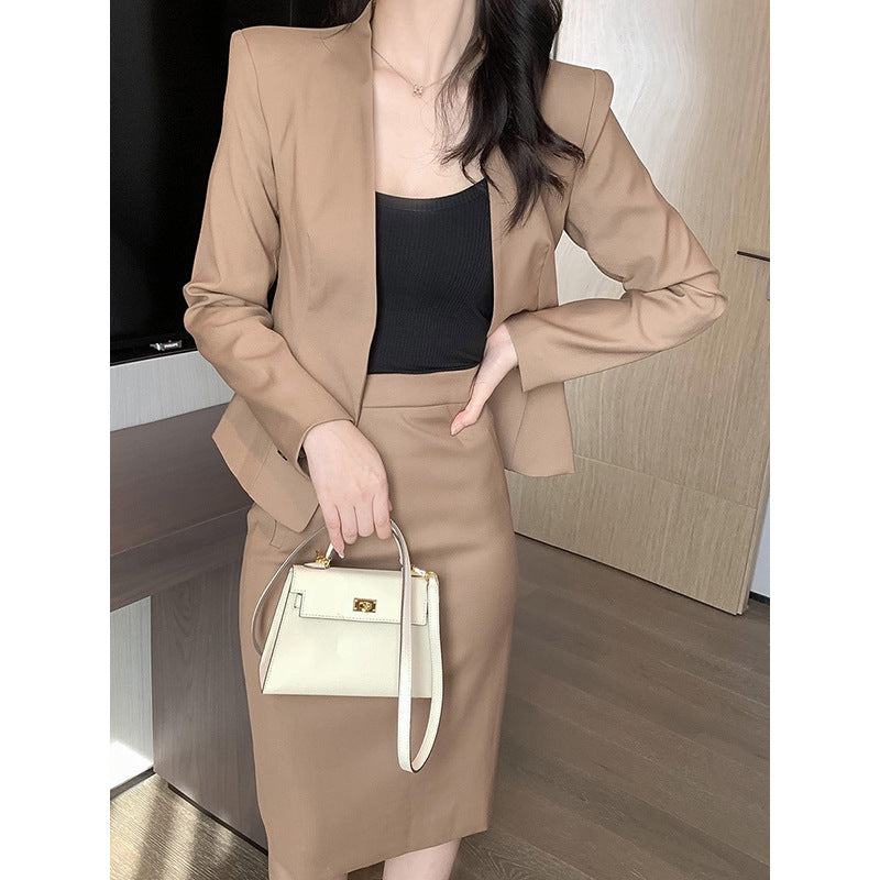 Costume sur mesure pour femmes avec jupe Chic und Stil