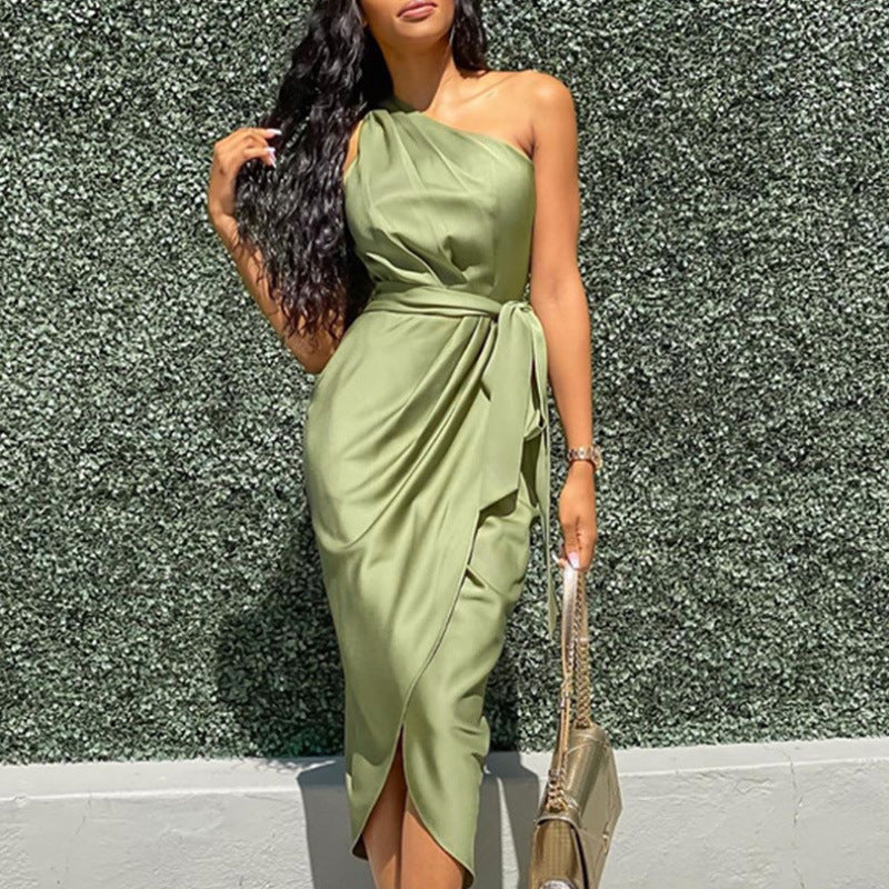 Robe enveloppante élégante pour femmes avec coupe asymétrique et ceinture à la taille Chic und Stil
