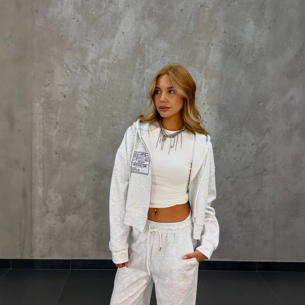 Casual set for women with cropped hoodie jacket and comfortable jogger pants Chic and Style