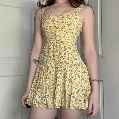 Robe d'été A-line florale pour femmes avec ourlet à volants et bretelles spaghetti Chic und Stil
