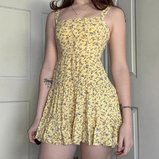 Robe d'été A-line florale pour femmes avec ourlet à volants et bretelles spaghetti Chic und Stil