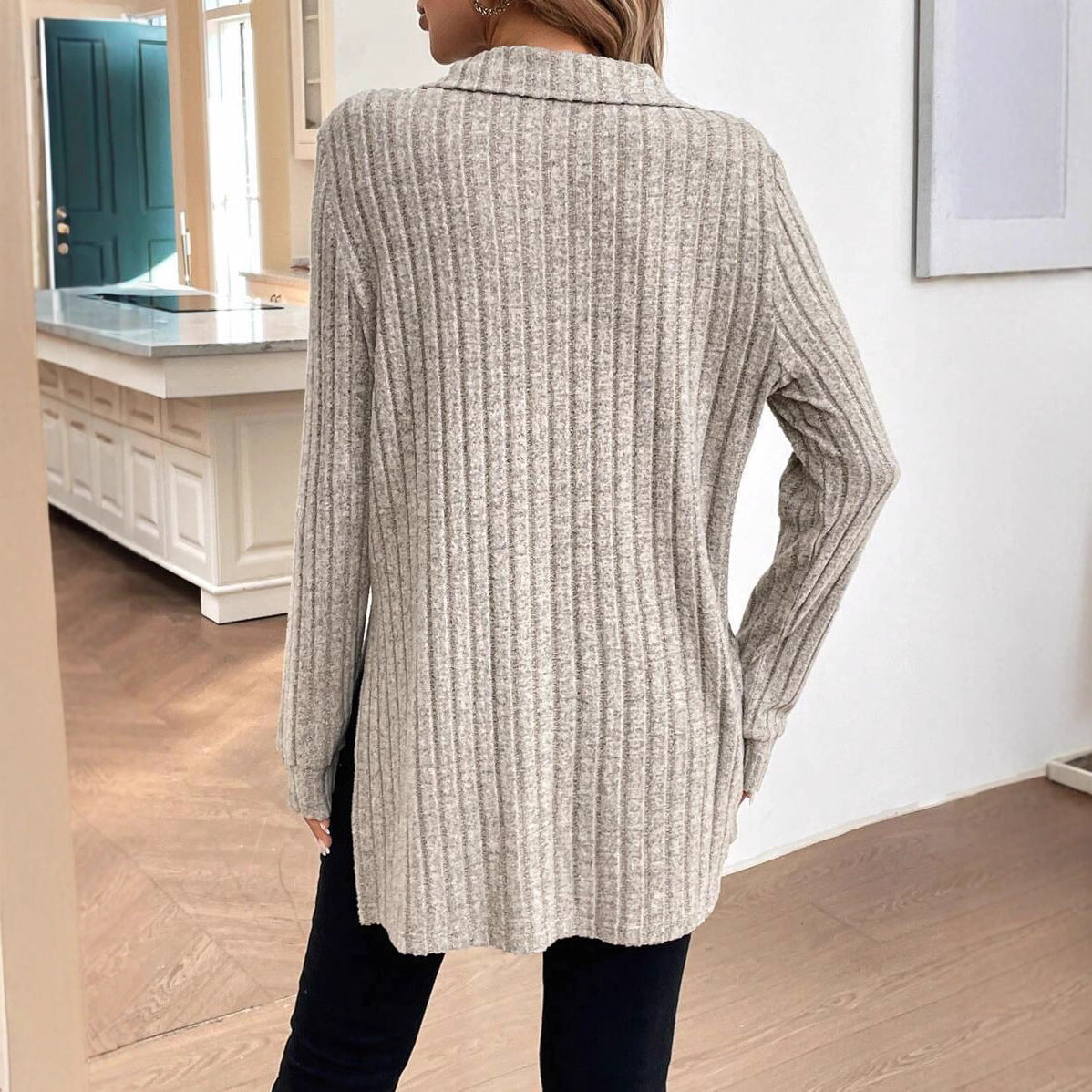 Trendy women's V-neck pullover shirt with collar Chic and Style