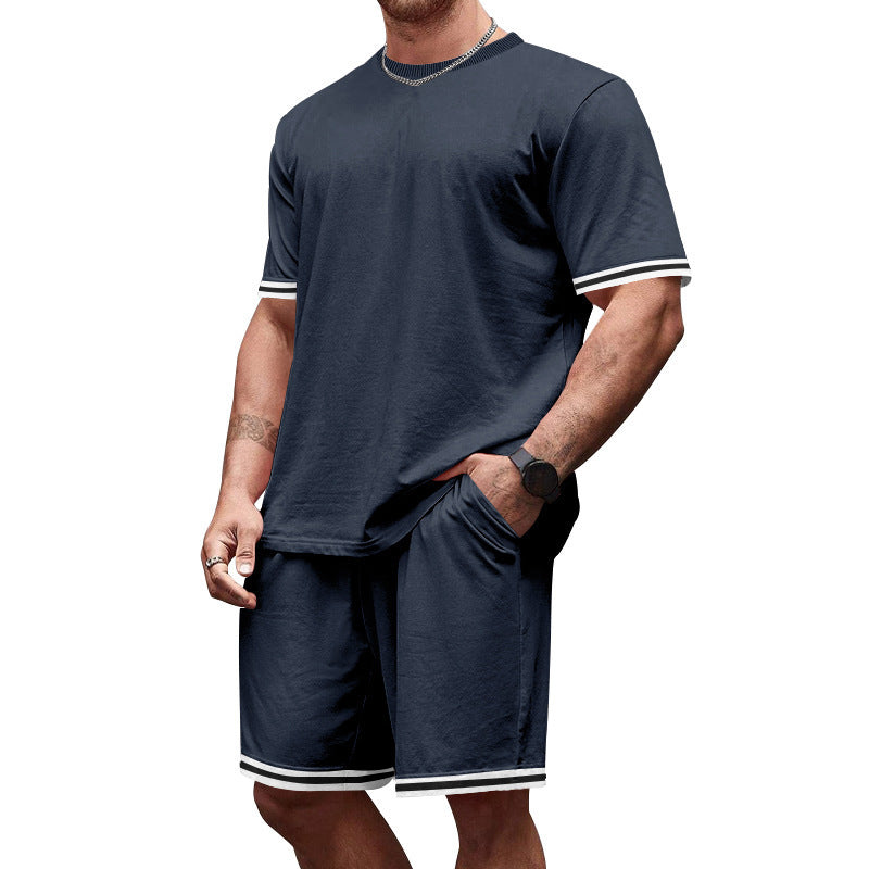 Ensemble de t-shirt sportif pour hommes et shorts avec tissu respirant et détails contrastés Chic und Stil