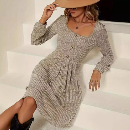 Robe en tricot pour femmes avec patte de boutons Chic und Stil