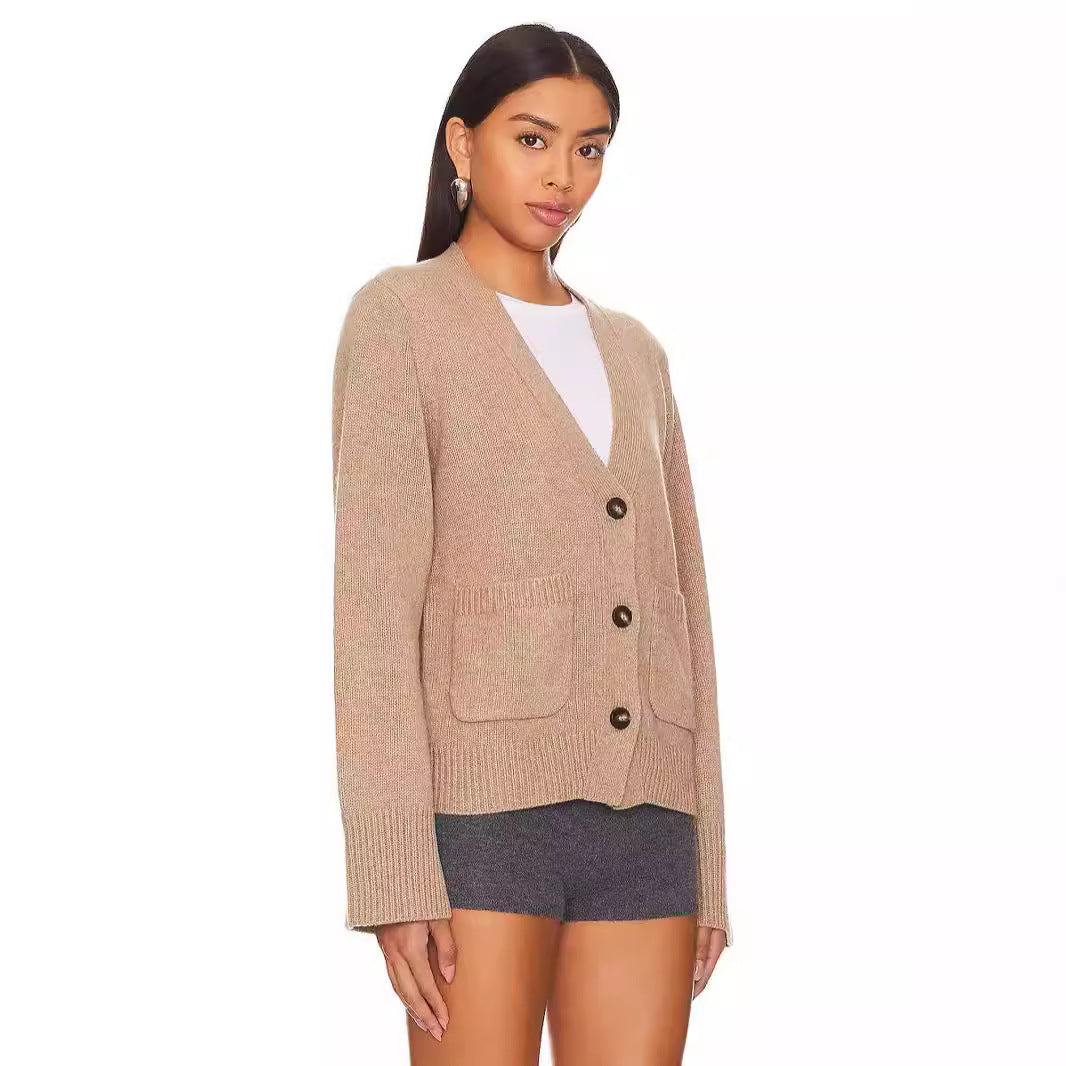 Dames cardigan stylé avec décolleté en V et poches pratiques Chic und Stil