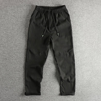Men's athletic leisure pants with elastic waistband and practical drawstring Chic und Stil