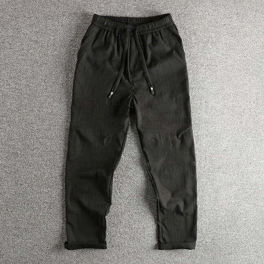Men's athletic leisure pants with elastic waistband and practical drawstring Chic und Stil
