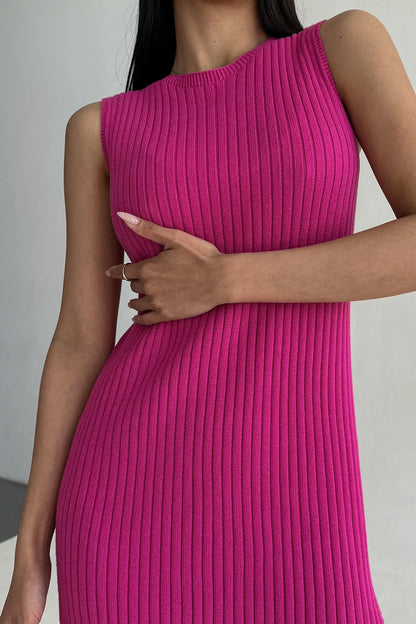 Robe en tricot élégante et cintrée pour femmes avec col haut et structure en côtes Chic und Stil