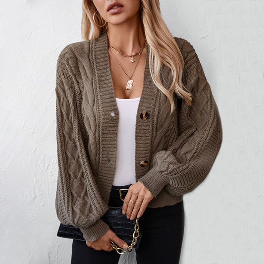 Veste en tricot pour femmes avec un design en tresses décoratif et un matériau doux et texturé Chic und Stil