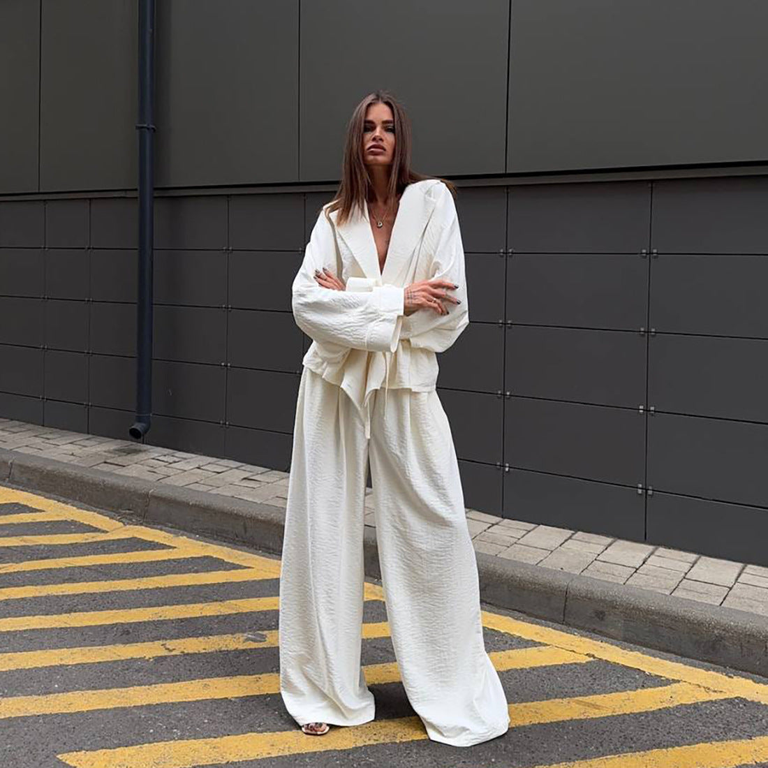 Combinaison de jumpsuit à la mode pour femmes avec coupe large et ceinture cintrée Chic und Stil