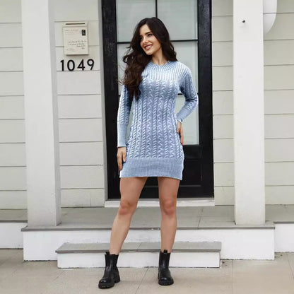 Robe en tricot pour dames avec un motif torsadé stylé et une coupe cintrée Chic und Stil