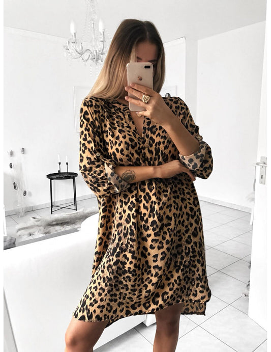 Robe chemise pour femmes avec motif géométrique et ceinture à la taille Chic und Stil