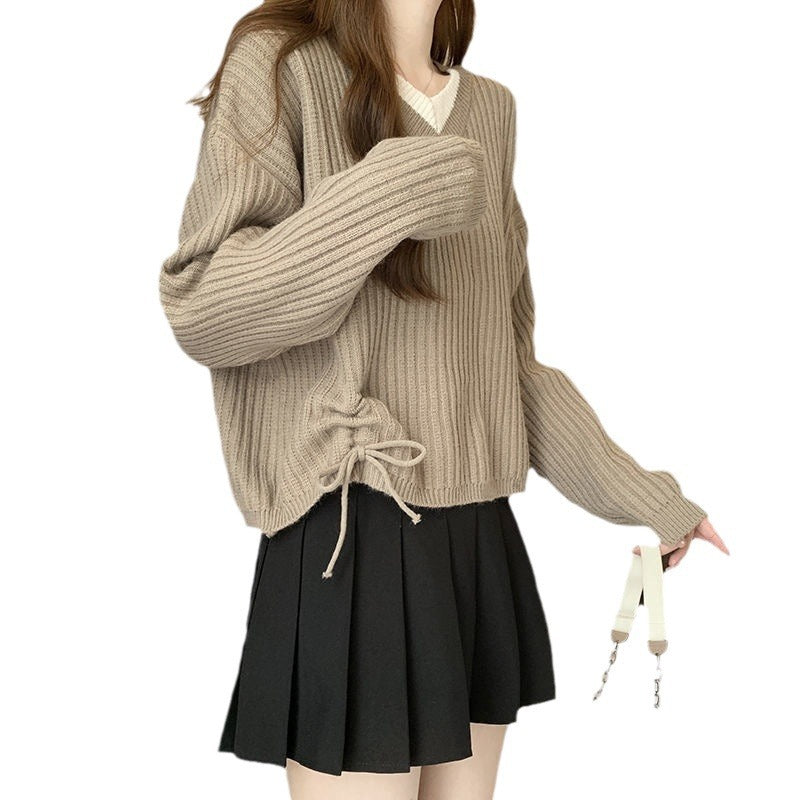 Knitted pullover for women with comfortable V-neck, fine rib texture, and relaxed fit Chic and Style