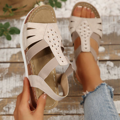 Sandales confortables pour femmes avec une coupe élégante et une structure de surface respirante Chic und Stil