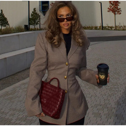 Dames Élégant blazer à carreaux avec jupe assortie Chic und Stil