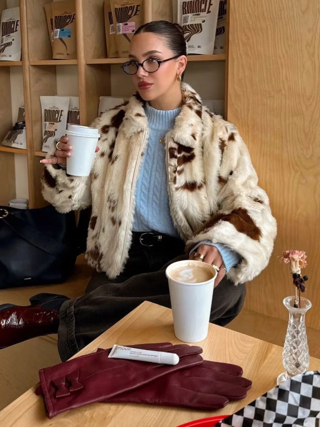 Trendy short jacket for women in faux fur with unique animal print Chic and Style