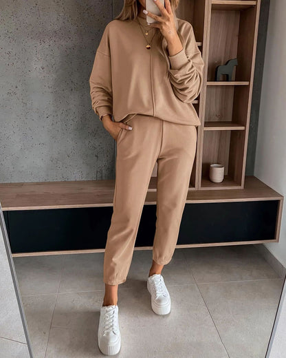 Chic and Style women's casual sweatshirt and jogger pants set