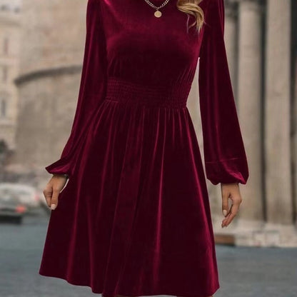 Robe taille smockée en velours pour dames Chic und Stil