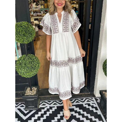 Robe maxi femme avec des détails de broderie raffinés et une coupe évasée Chic und Stil