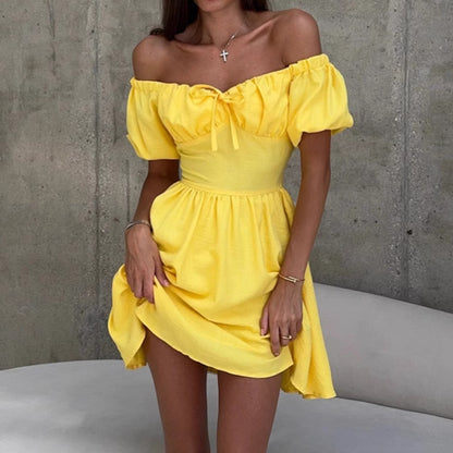 Robe mini off-shoulder pour femmes avec manches volantées et nœud à la taille Chic und Stil