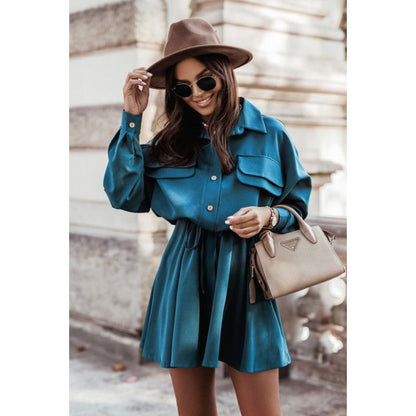 Robe chemise pour femmes avec une ceinture élégante à nouer et des poches pratiques Chic und Stil
