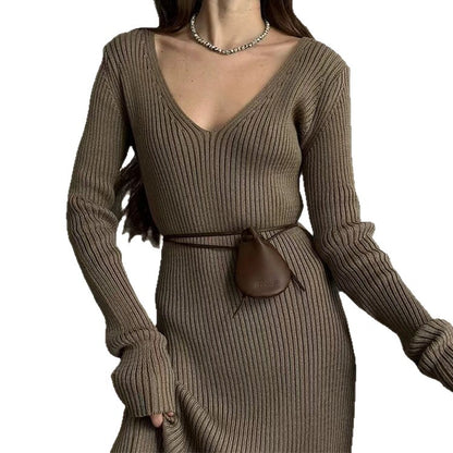 Robe en tricot à manches longues pour femmes avec décolleté en V plongeant et silhouette près du corps Chic und Stil