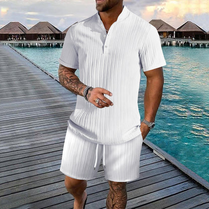Chemise décontractée à manches courtes pour hommes avec design plissé et shorts assortis Chic und Stil