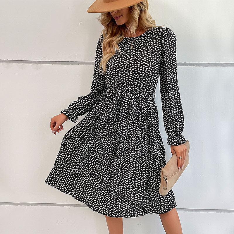 Robe portefeuille femme avec détails froncés et ceinture à la taille Chic und Stil