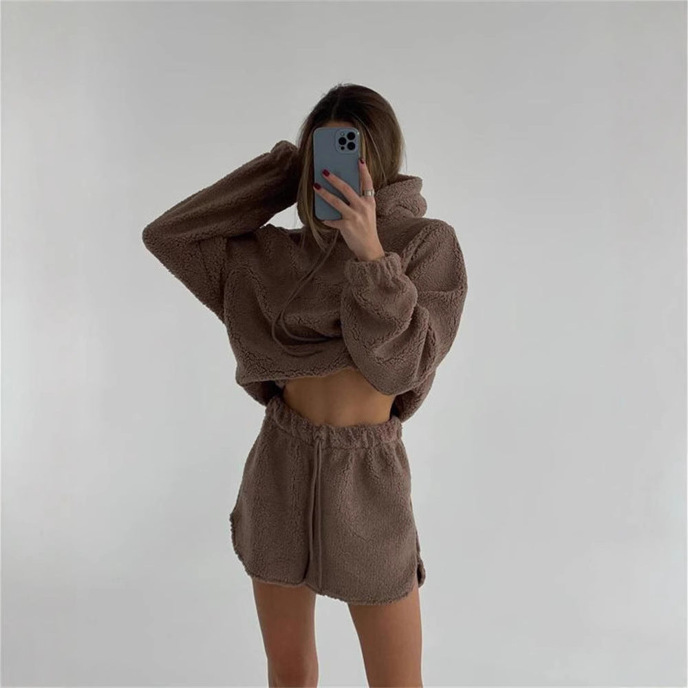 Dames confortable ensemble de hoodie en polaire et de shorts Chic und Stil