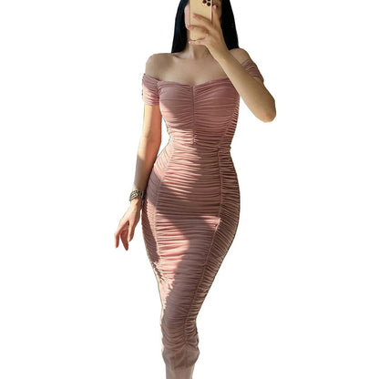 Robe mini ajustée pour femmes avec décolleté bardot et fronces Chic und Stil