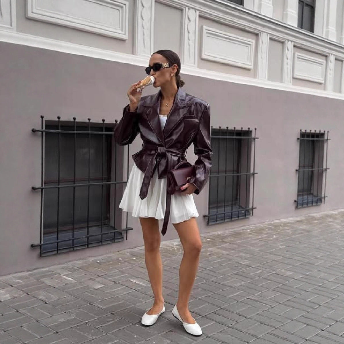 Blazer en cuir artificiel pour femmes avec ceinture ajustable Chic und Stil