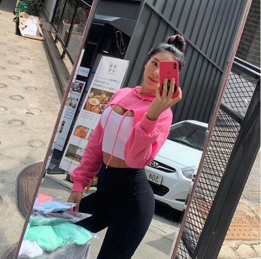 Pull crop à capuche pour femmes avec une coupe stylée et des bords élastiques Chic und Stil