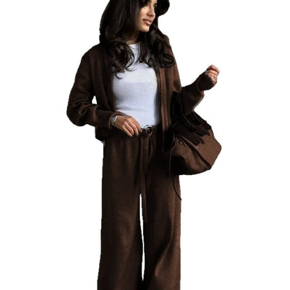 Women comfortable two-piece set with cropped sweatshirt and wide pants Chic and Style