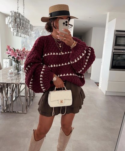 Pull en gros tricot pour femmes avec des manches volumineuses et un design de tresse moderne Chic und Stil